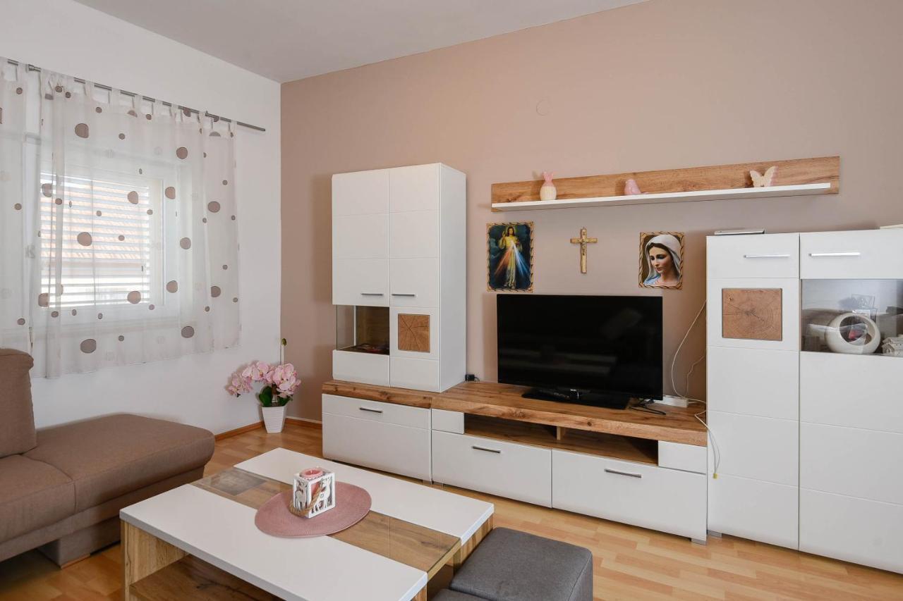 Apartments Karla Оребич Экстерьер фото